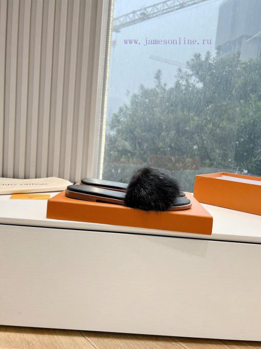 Top tierLouis Vuitton LV wool mopLimited edition home hotel slippers made of fur and top-quaqrtj1ax1 - Image 7