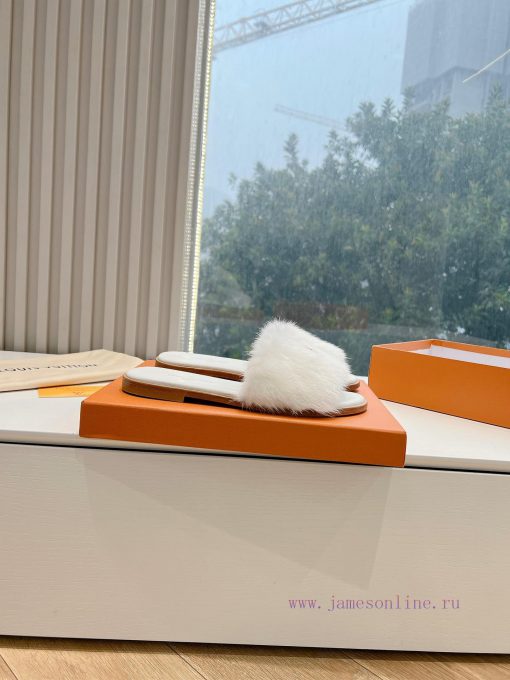 Top tierLouis Vuitton LV wool mopLimited edition home hotel slippers made of fur and top-qua2y65tu2p - Image 8