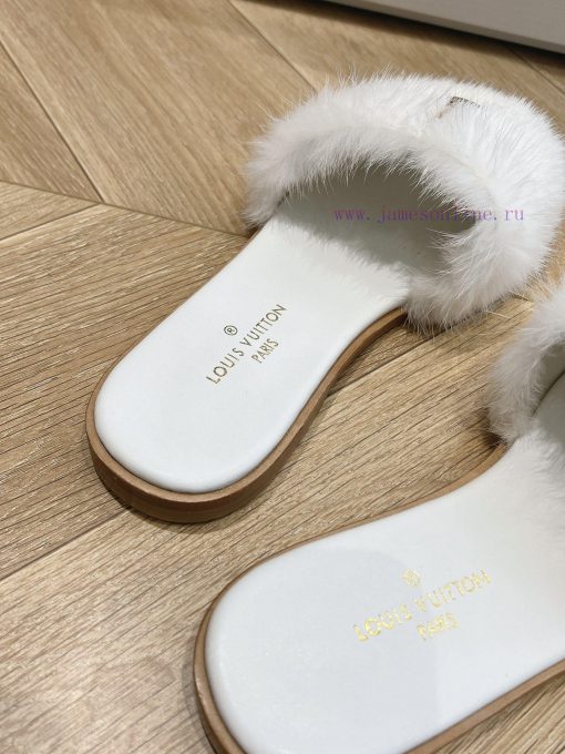 Top tierLouis Vuitton LV wool mopLimited edition home hotel slippers made of fur and top-qua2y65tu2p - Image 9
