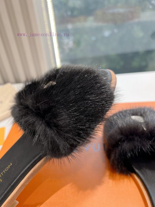 Top tierLouis Vuitton LV wool mopLimited edition home hotel slippers made of fur and top-quaqrtj1ax1 - Image 10