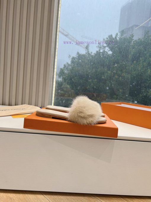 Top tierLouis Vuitton LV wool mopLimited edition home hotel slippers made of fur and top-qua70ulgq3k - Image 7