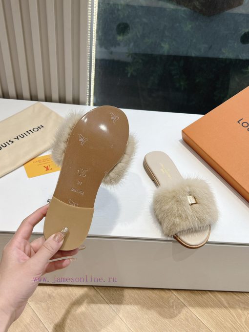 Top tierLouis Vuitton LV wool mopLimited edition home hotel slippers made of fur and top-qua70ulgq3k - Image 10