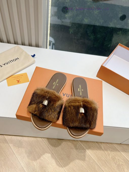 Top tierLouis Vuitton LV wool mopLimited edition home hotel slippers made of fur and top-quapd7du1my - Image 5