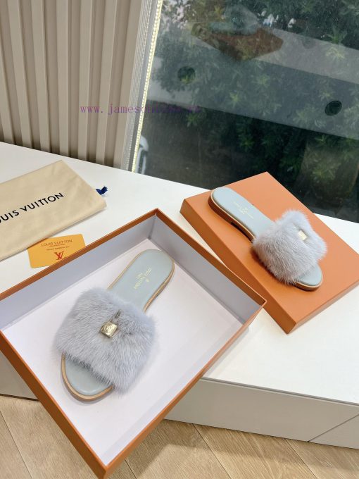 Top tierLouis Vuitton LV wool mopLimited edition home hotel slippers made of fur and top-quasu2sgwat - Image 3