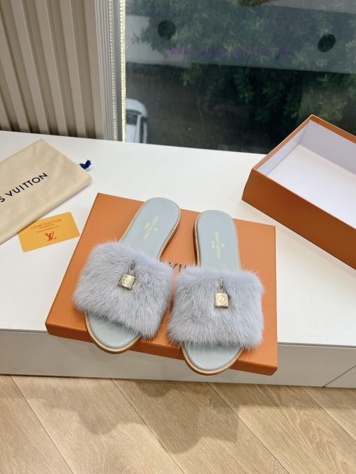 Top tierLouis Vuitton LV wool mopLimited edition home hotel slippers made of fur and top-quasu2sgwat - Image 5