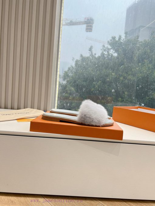 Top tierLouis Vuitton LV wool mopLimited edition home hotel slippers made of fur and top-quasu2sgwat - Image 7