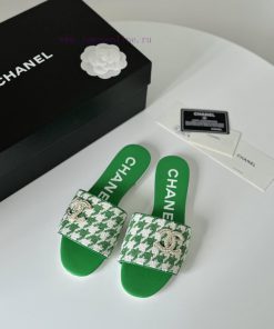 Chanel's new double buckle slippersThis season's honey looks so good when dragged on footThee3w1g9tb