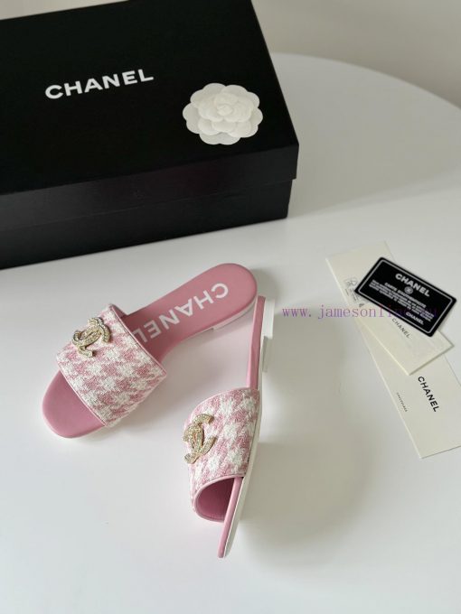 Chanel's new double buckle slippersThis season's honey looks so good when dragged on footThettcgyopf - Image 5