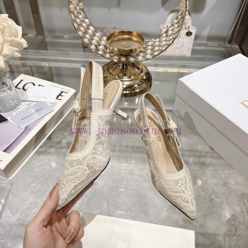 Top tierDior 2024 new season hollowed out carved Mary Jane pointed single shoesThe new Spectod4gje8f - Image 3