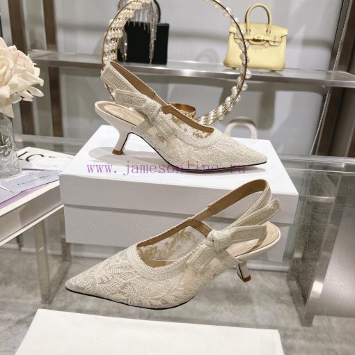 Top tierDior 2024 new season hollowed out carved Mary Jane pointed single shoesThe new Spectod4gje8f - Image 5