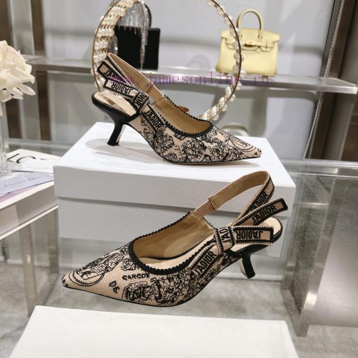 Top tierDior 2024 new season hollowed out carved Mary Jane pointed single shoesThe new Spectk4yeguhc - Image 5