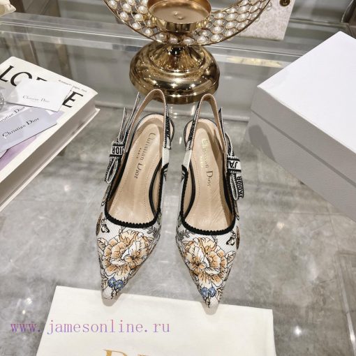 Top tierDior 2024 new season hollowed out carved Mary Jane pointed single shoesThe new Spect4ev0zef2 - Image 2