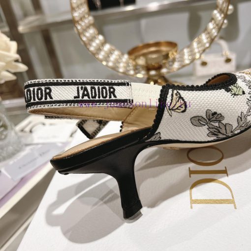 Top tierDior 2024 new season hollowed out carved Mary Jane pointed single shoesThe new Spect4ev0zef2 - Image 9