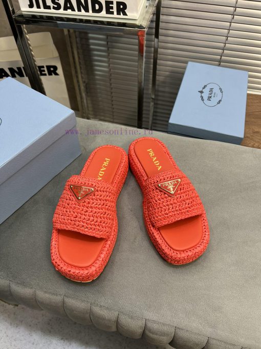 Prada's new woven shoes and grass woven slippers. This year's popular grass woven series is o4ackr3i
