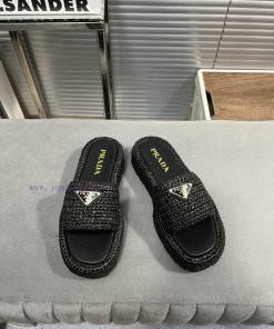 Prada's new woven shoes and grass woven slippers. This year's popular grass woven series is htd6htw1