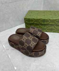 Ladies' GG thick soled slippersGucci women's signature shoes highlight a striking theme with3qq02w05