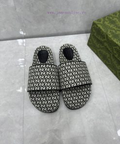 P unisex GG slippersGucci women's signature shoes highlight a striking theme with a full bod23pxqfht