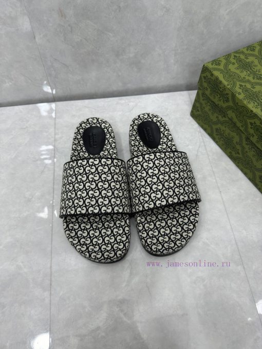 P unisex GG slippersGucci women's signature shoes highlight a striking theme with a full bod23pxqfht - Image 2