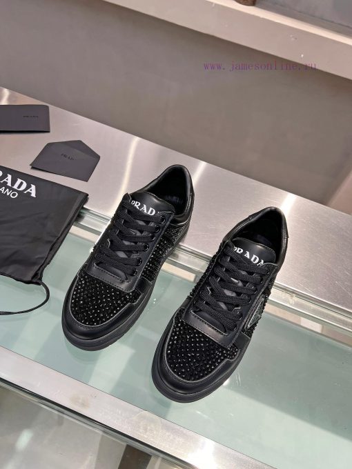 The couple's PRADA new diamond shoes are made of original imported Australian diamonds, withod5lx0hv - Image 3