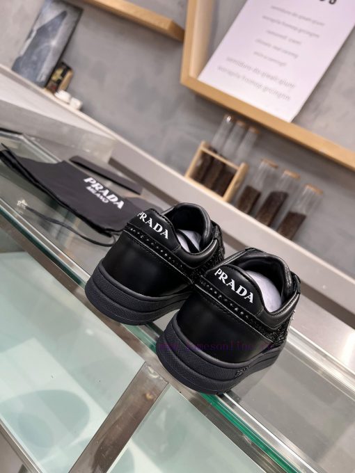 The couple's PRADA new diamond shoes are made of original imported Australian diamonds, withod5lx0hv - Image 4
