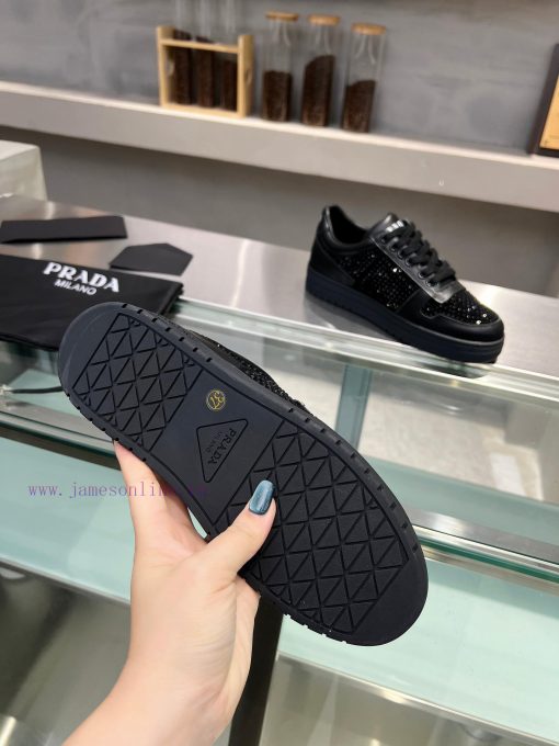 The couple's PRADA new diamond shoes are made of original imported Australian diamonds, withod5lx0hv - Image 9