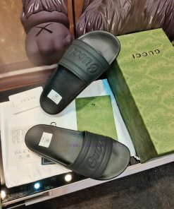 Not giving up benefits——- Brand GUCCIGucci——- Describe summer couples 🧑‍🤝‍🧑 Slippers, with abv1584lv