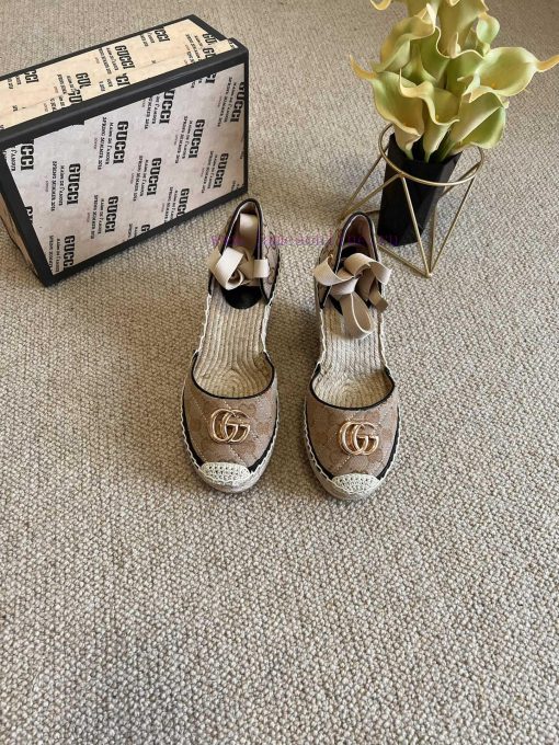 22ss early spring GucciGucci straw woven thick soled wedge sandals can bring a touch of modeal3z0w7n