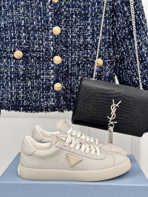 Prada/Prada 24 new white shoesLove the simplicity of thisThe shoe design is very delicate andvt8o1vs - Image 2