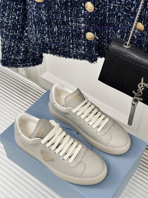 Prada/Prada 24 new white shoesLove the simplicity of thisThe shoe design is very delicate andvt8o1vs - Image 4