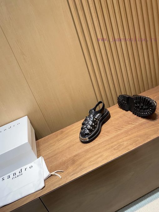 Sandro, a pair of impeccable Roman sandals with large gold teeth and thick soles, is a new snypyjcr0 - Image 4