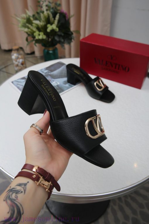 19668-6 Valentino has made a strong debut, and its popularity is self-evident. socialites lok1bnq0kc