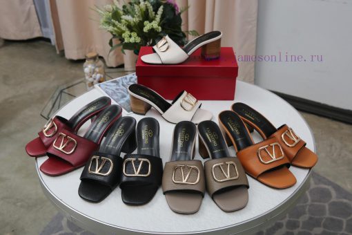 19668-6 Valentino has made a strong debut, and its popularity is self-evident. socialites locnc7n3so - Image 2