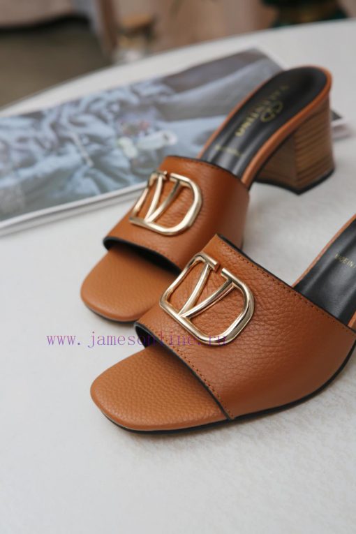 19668-6 Valentino has made a strong debut, and its popularity is self-evident. socialites locnc7n3so - Image 4