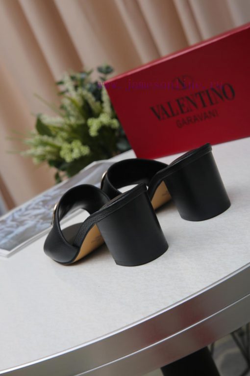 19668-6 Valentino has made a strong debut, and its popularity is self-evident. socialites lok1bnq0kc - Image 6