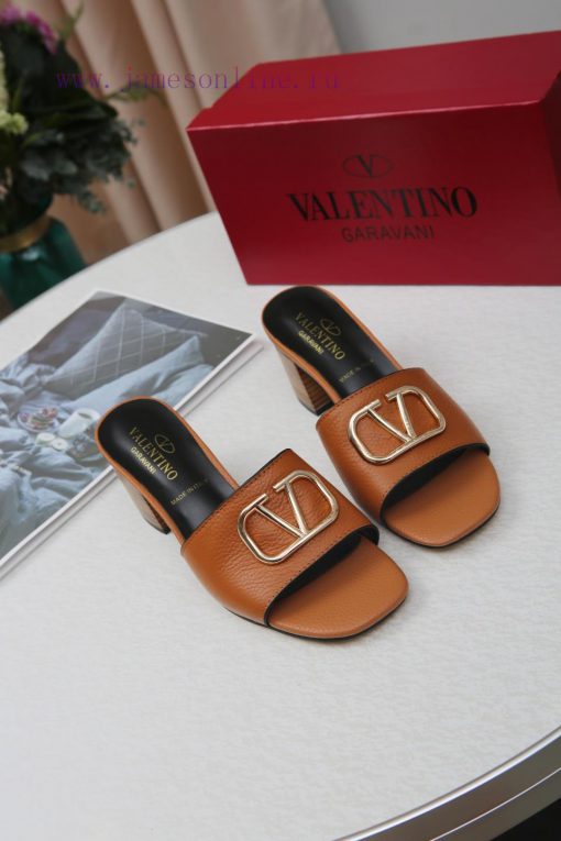 19668-6 Valentino has made a strong debut, and its popularity is self-evident. socialites locnc7n3so - Image 7