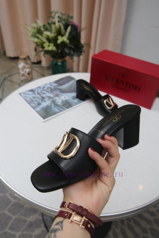 19668-6 Valentino has made a strong debut, and its popularity is self-evident. socialites lok1bnq0kc - Image 8
