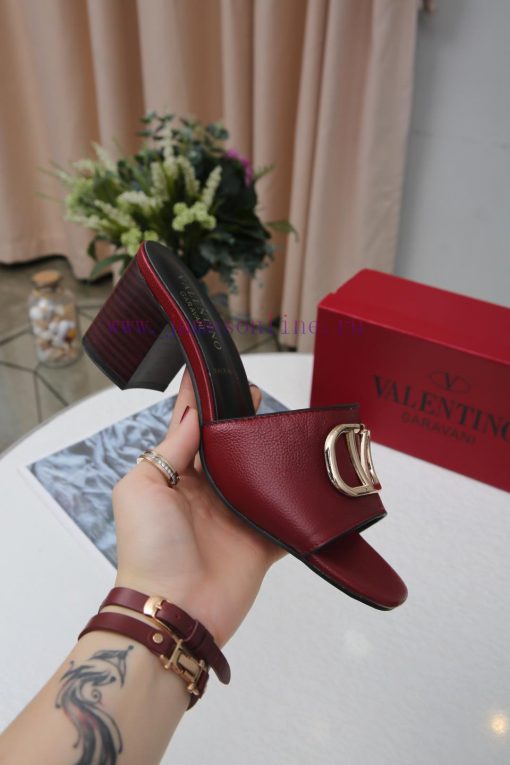 19668-6 Valentino has made a strong debut, and its popularity goes without saying that sociap9vgbro7 - Image 3