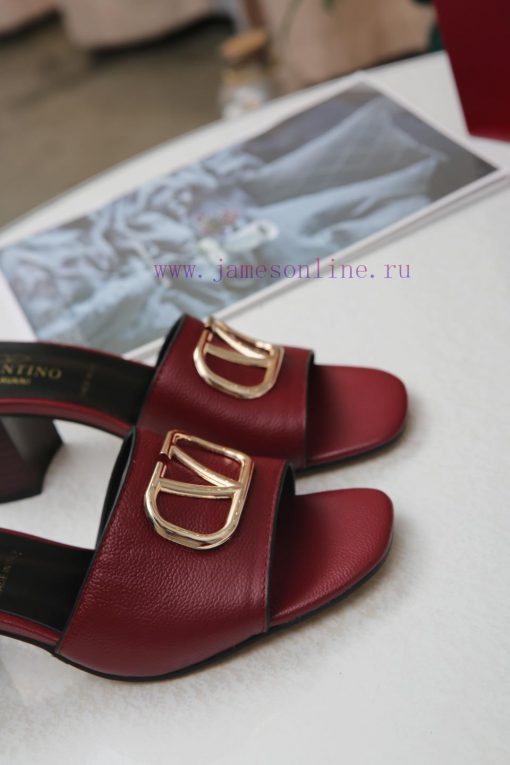 19668-6 Valentino has made a strong debut, and its popularity goes without saying that sociap9vgbro7 - Image 7