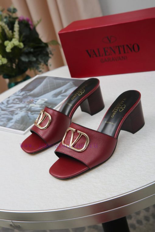 19668-6 Valentino has made a strong debut, and its popularity goes without saying that sociap9vgbro7 - Image 9