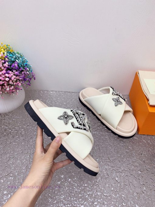 Louis Vuitton 2024 new product quality, perfect details fabric hand sewn Swarovski crystal d8vq9w3mp - Image 5