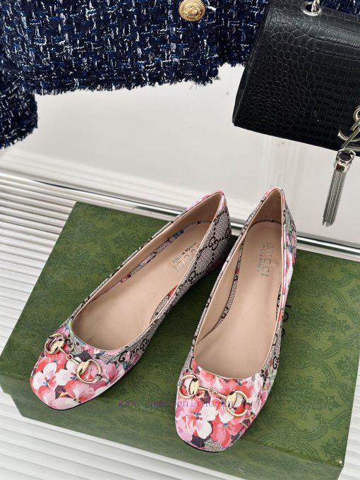 Gucci's timeless classic style with a buckle and fashionable single shoeOriginal development0hccwykv - Image 3