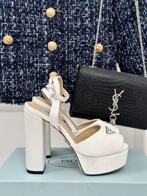 PRADA/PRADA Classic Triangle DiamondOne word thick heel Hentian high sandalsSpring/Summer Hol26rtngg