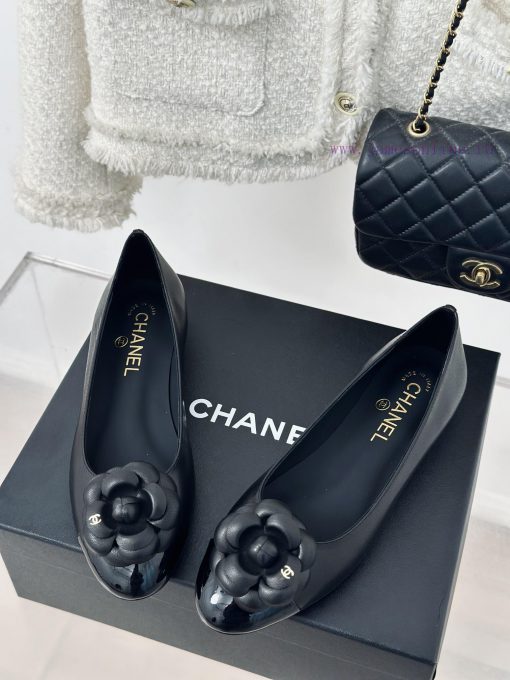 Chanel | Chanel 24c New ProductDouble C Mountain Camellia Single ShoesThe shoe upper is made74q6x9ju - Image 3
