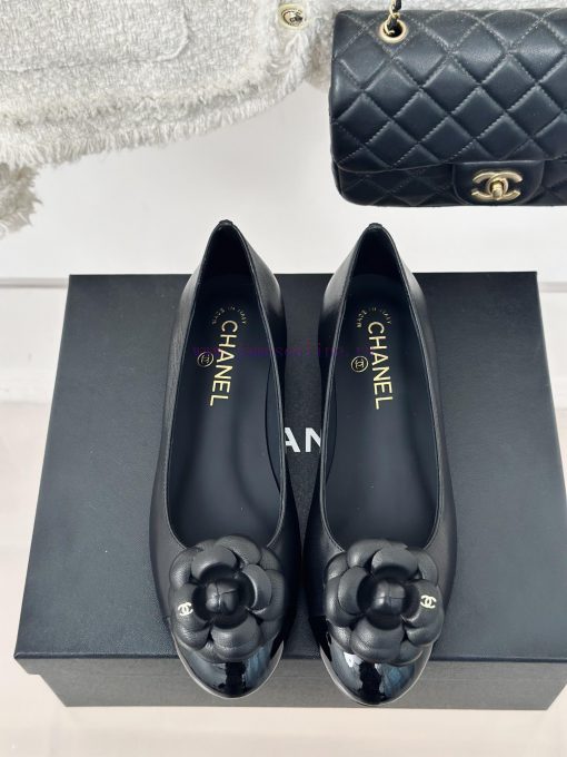 Chanel | Chanel 24c New ProductDouble C Mountain Camellia Single ShoesThe shoe upper is made74q6x9ju - Image 5
