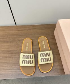 Miumiu 2024 Spring Grass Weaving SlippersMiumiu flat bottomed micro label sandals and slippefjfa8a8m