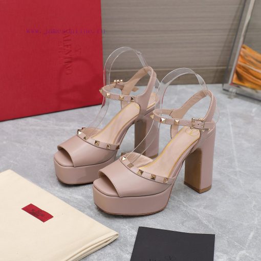 Top purchasing agent: Valentino/Rivet Valentino RookieThe latest metal rivet wedge high-heelyukawek3