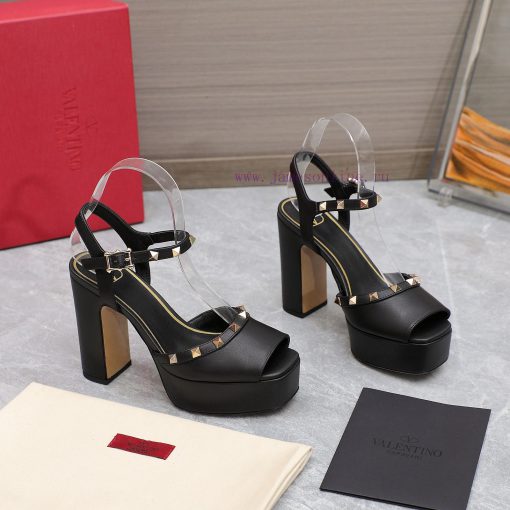 Top purchasing agent: Valentino/Rivet Valentino RookieThe latest metal rivet wedge high-heelp5n64pav