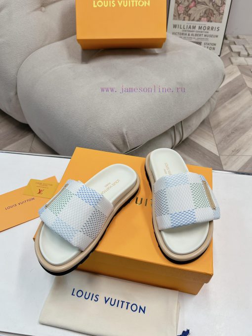 LV couple's flagship denim slippers are now available in hard goodsA high-end purchasing projbw3nvm4 - Image 4