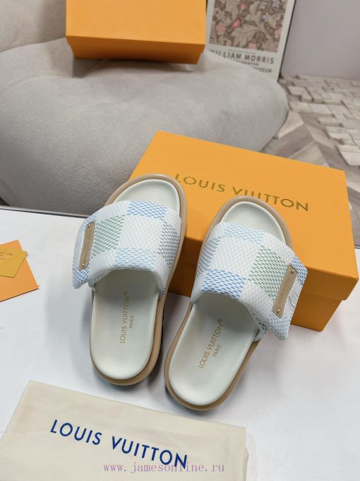 LV couple's flagship denim slippers are now available in hard goodsA high-end purchasing projbw3nvm4 - Image 6