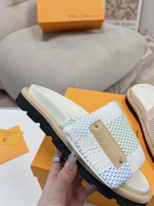 LV couple's flagship denim slippers are now available in hard goodsA high-end purchasing projbw3nvm4 - Image 9